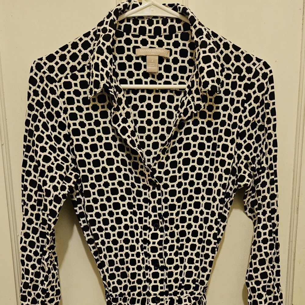 Banana Republic Black and White Patterned Blouse - Picture 3 of 6